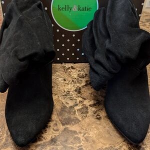Kelly and Katie Suede Boots Size 10 Black